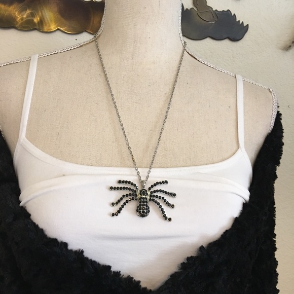 Rhinestone black widow pendant silver tone chain - Picture 2 of 7